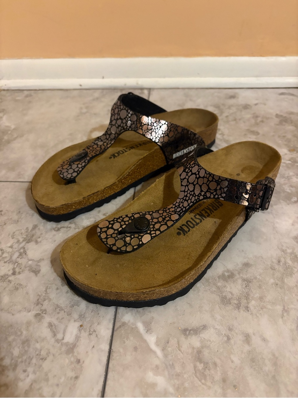 Birkenstock Gizeh Metallic Speckled Thong Sandals in Black & Silver - Picture 3 of 10
